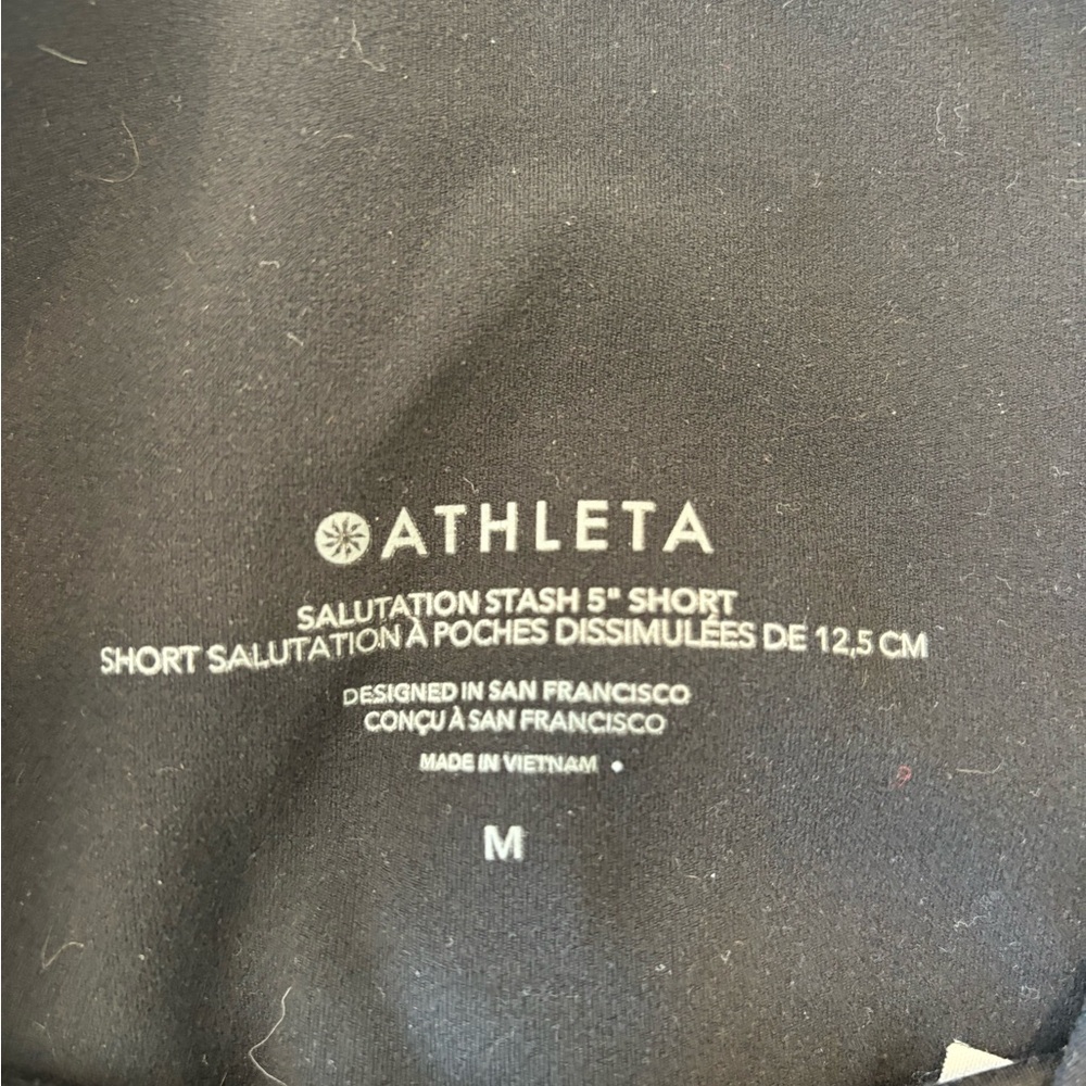 Athelta Salutation Stash 5 inch shorts. Size medium. Smoke free home.